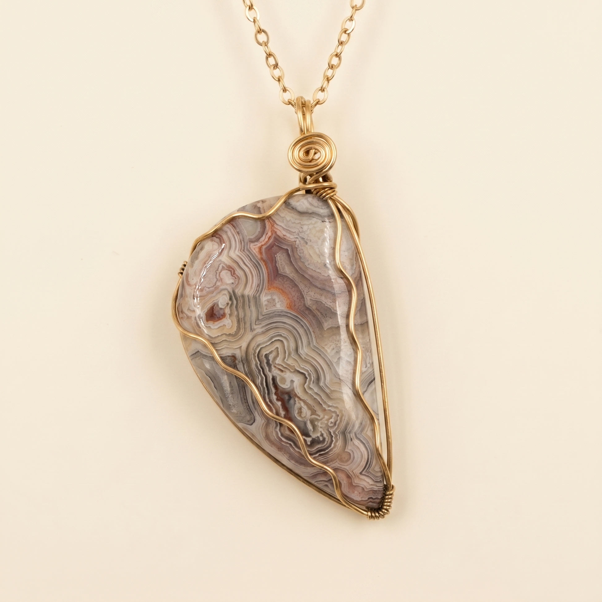 #18 One Piece – Crazy Lace Agate Necklace Gold