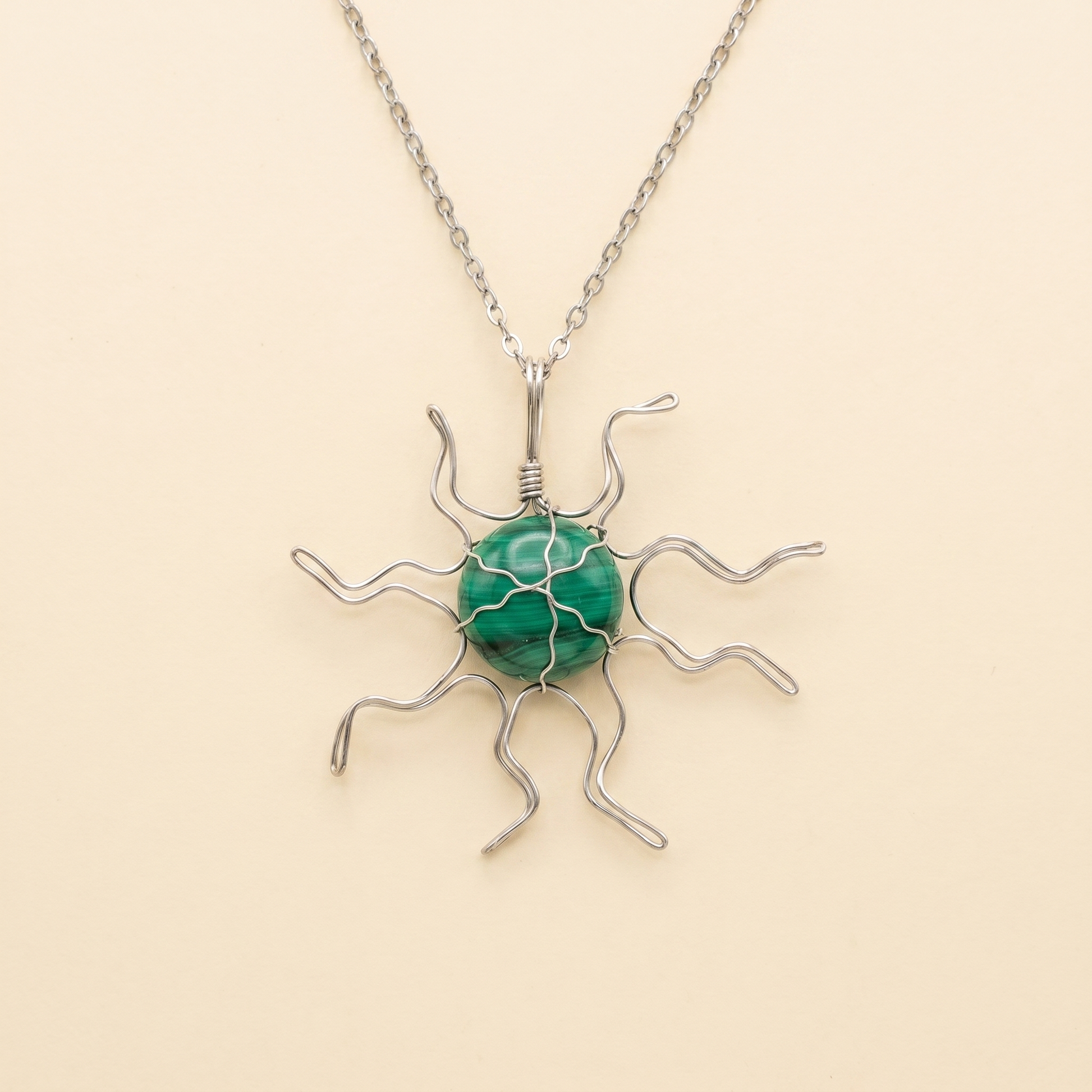 #44 One Piece – Malachite Sun Necklace Silver