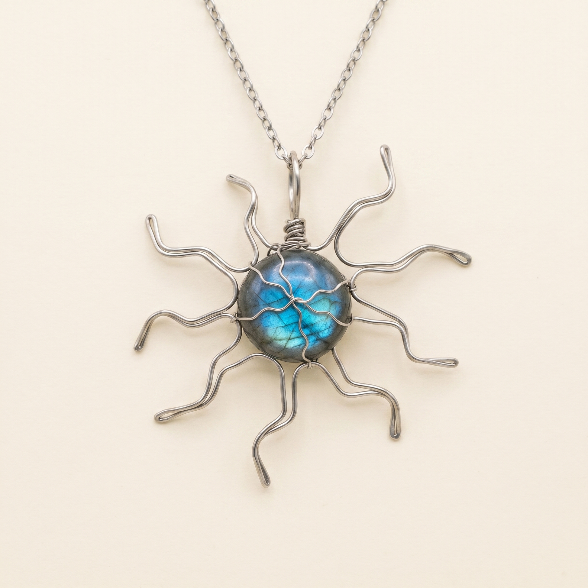 #37 One Piece – Labradorite Sun Necklace Silver
