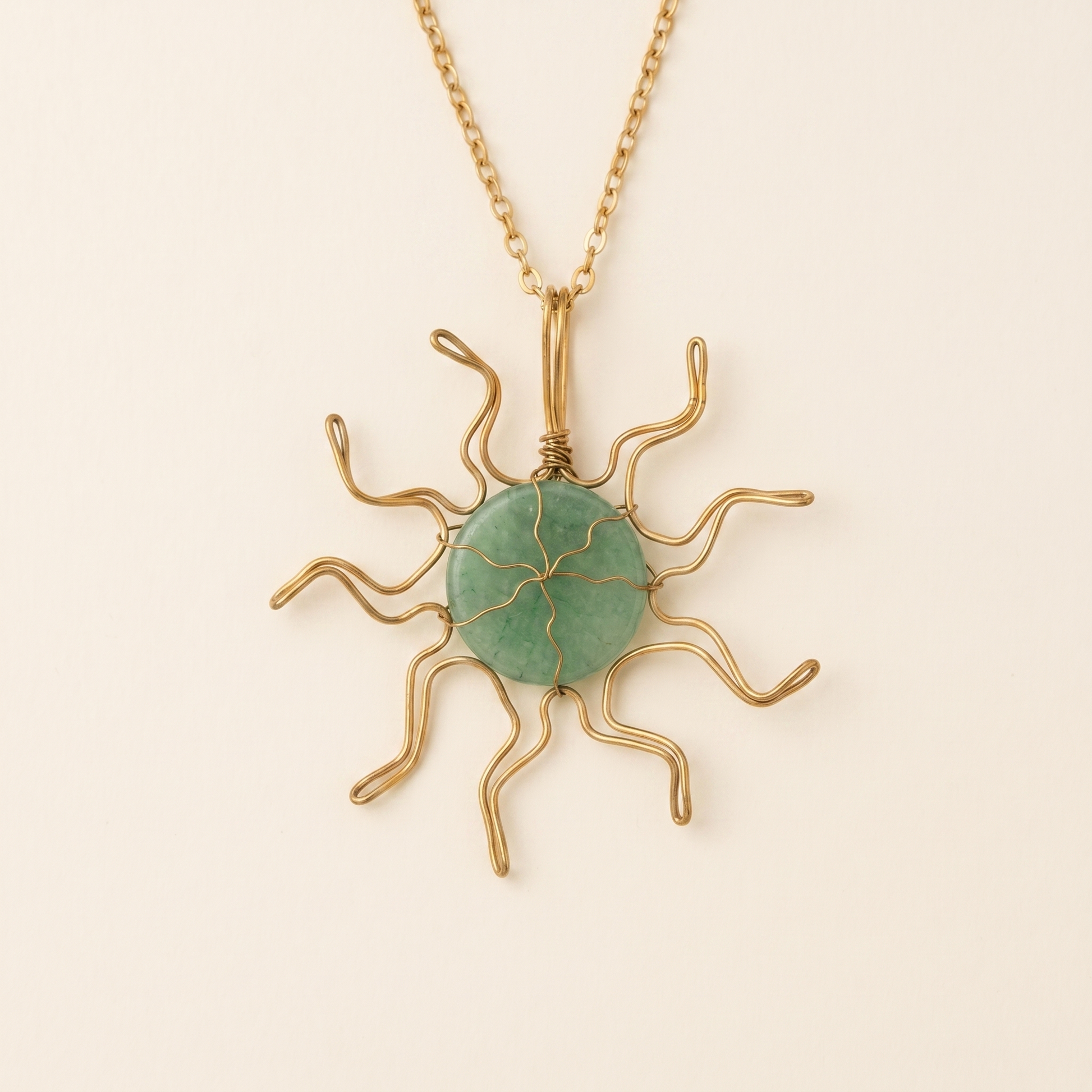 #33 One Piece – Chrysoprase Sun Necklace Gold